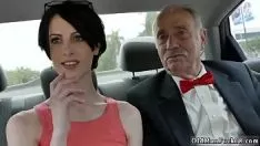 Abspielen Große Meise drückte die Triade aus und die junge Kitty-Cat-Öffnung hd frannkie